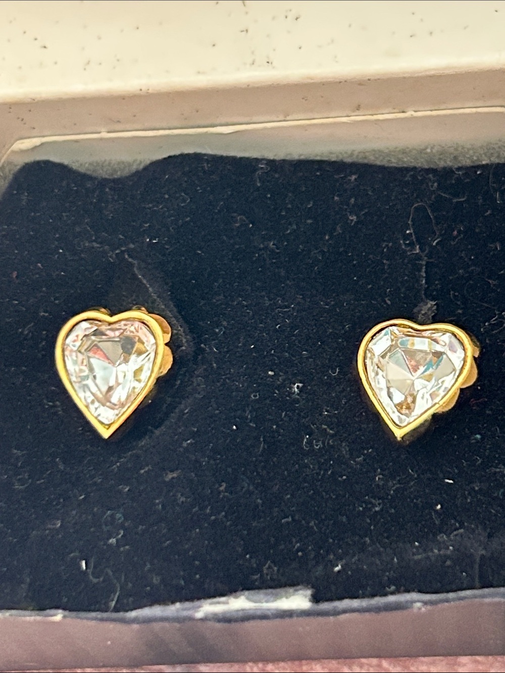Avon True to the Heart Gold Heart Crystal Stud Earrings - Clear & Gold
